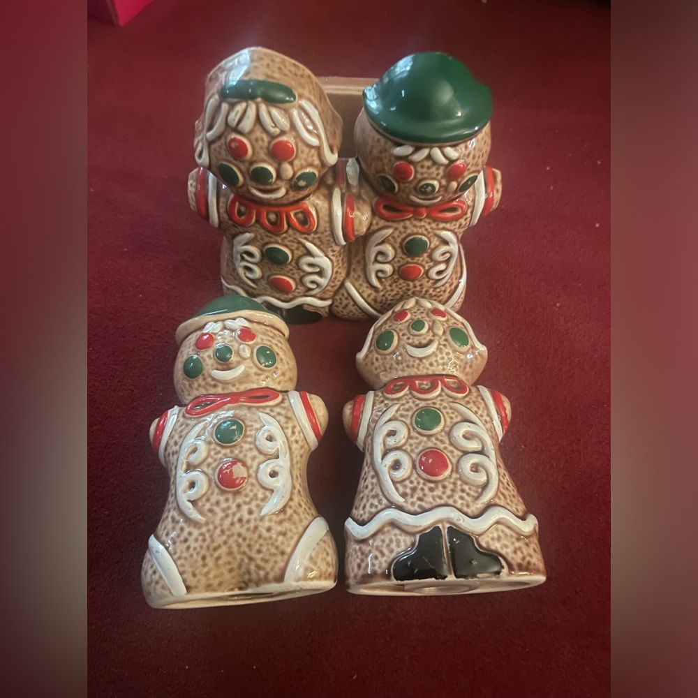 VINTAGE GINGERBREAD SET SALT AND PEPPER NAPKIN HOLDER CERAMIC JAPAN CHRISTMAS